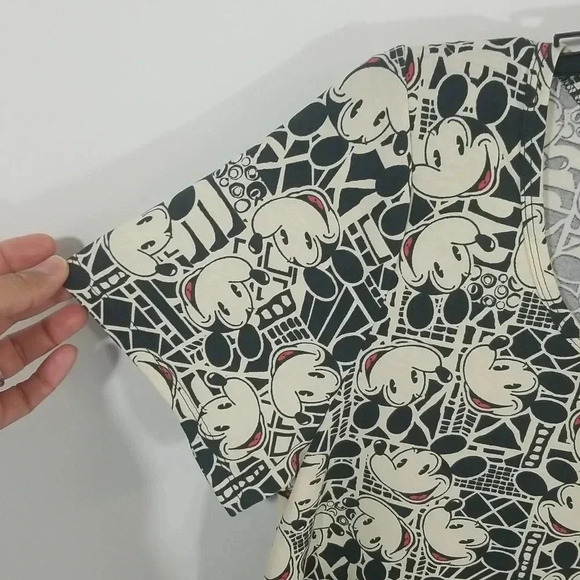 {LuLaRoe} X Disney's Mickie Mouse Print Short Sleeve Tee - Picture 5 of 10